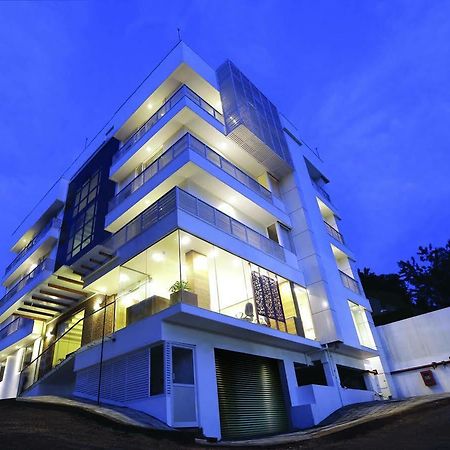 Park Connect Hotel Kochi Bagian luar foto