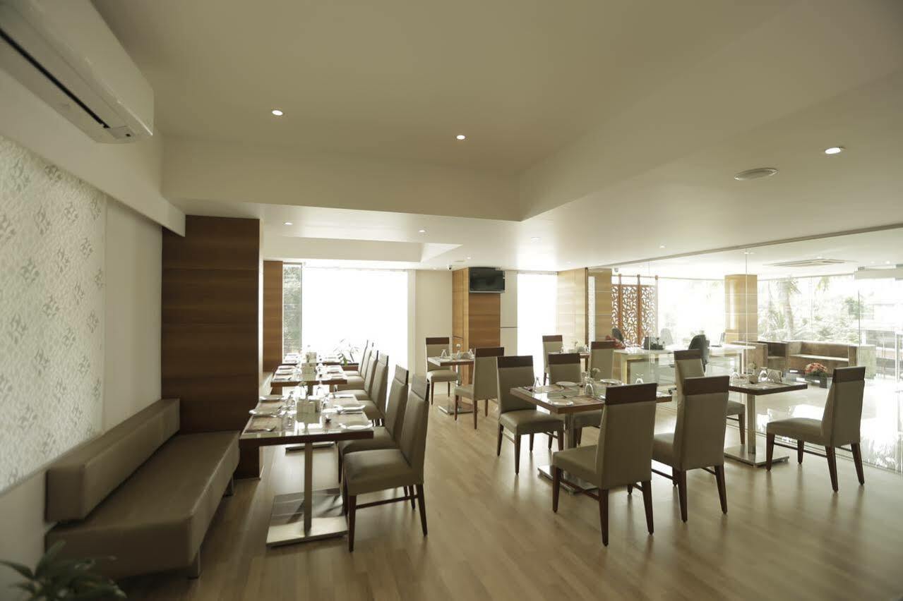 Park Connect Hotel Kochi Bagian luar foto