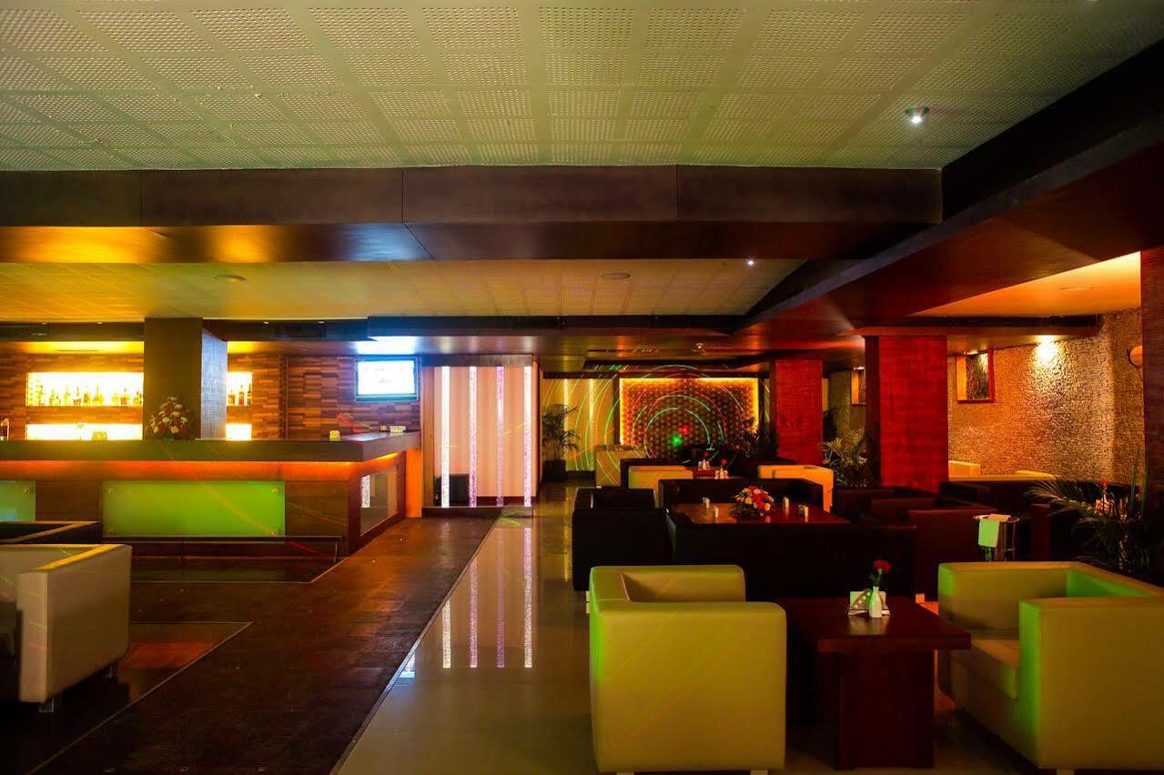 Park Connect Hotel Kochi Bagian luar foto
